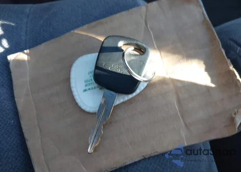 2002 Ford Crown Victoria Standard z USA, uszkodzony, nr VIN 2FAFP73W02X159755